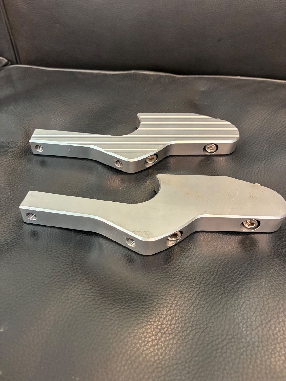 SIPのベスパGTS用フットレストアダプターです