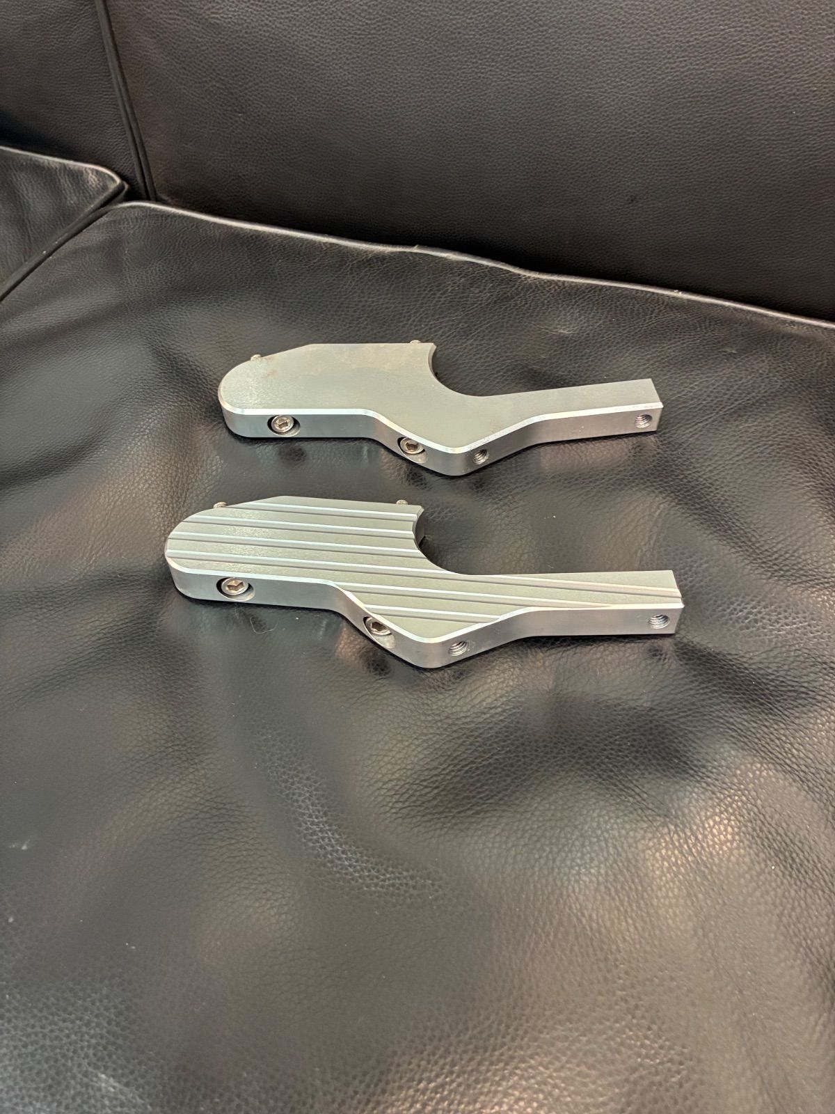 SIPのベスパGTS用フットレストアダプターです