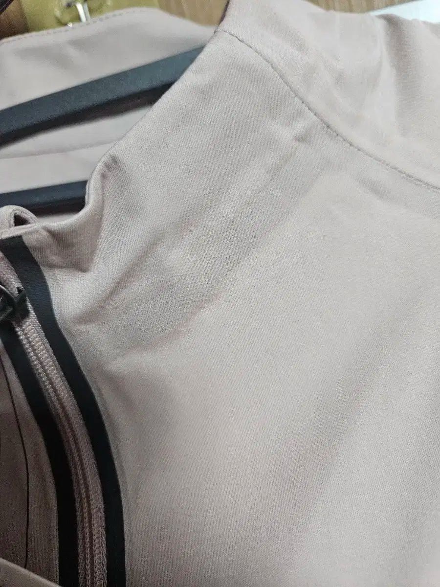 シールドトップ ブラウン