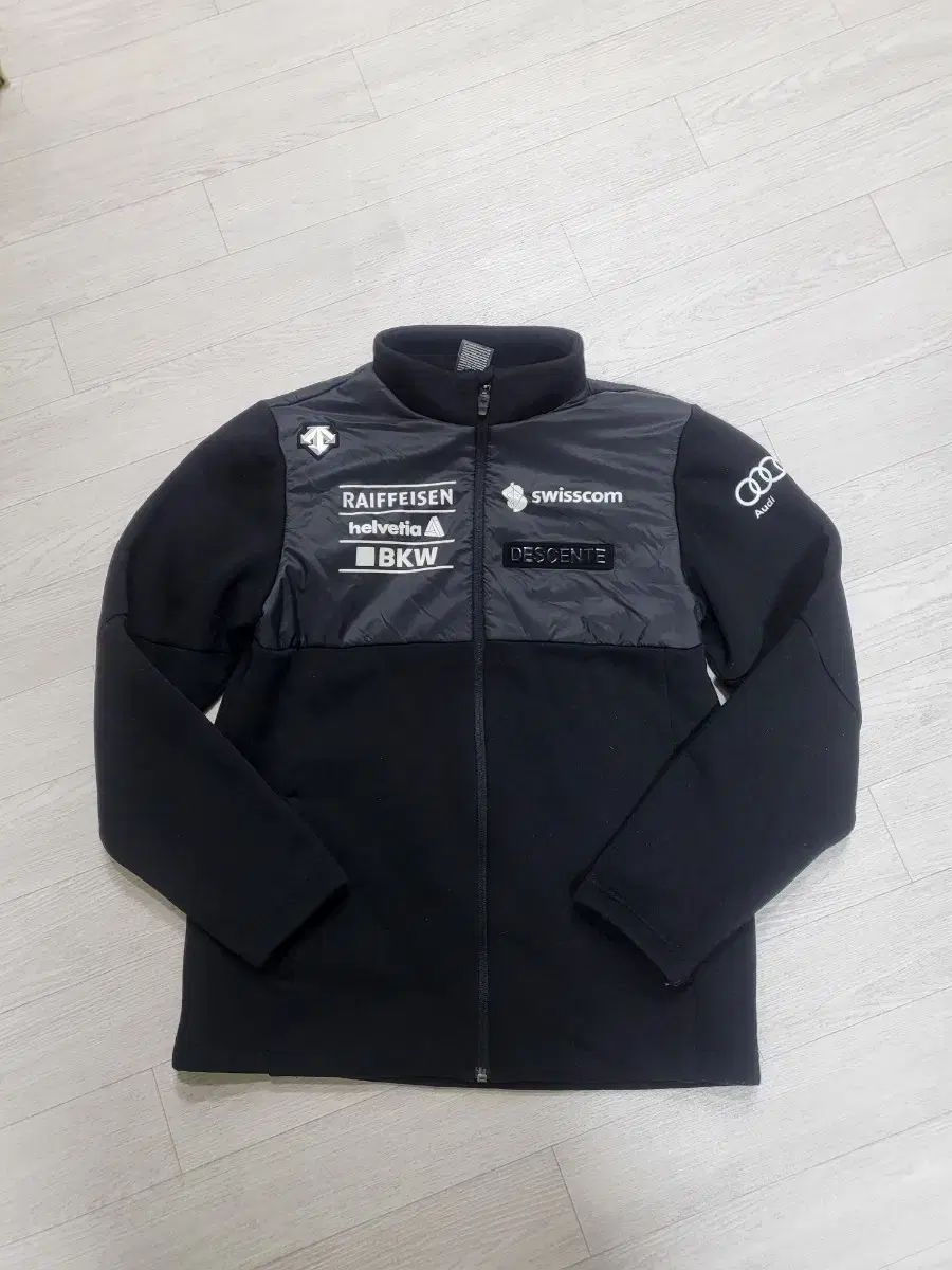 デサントキッズ スイススキーチーム フリースジャケット 160サイズ