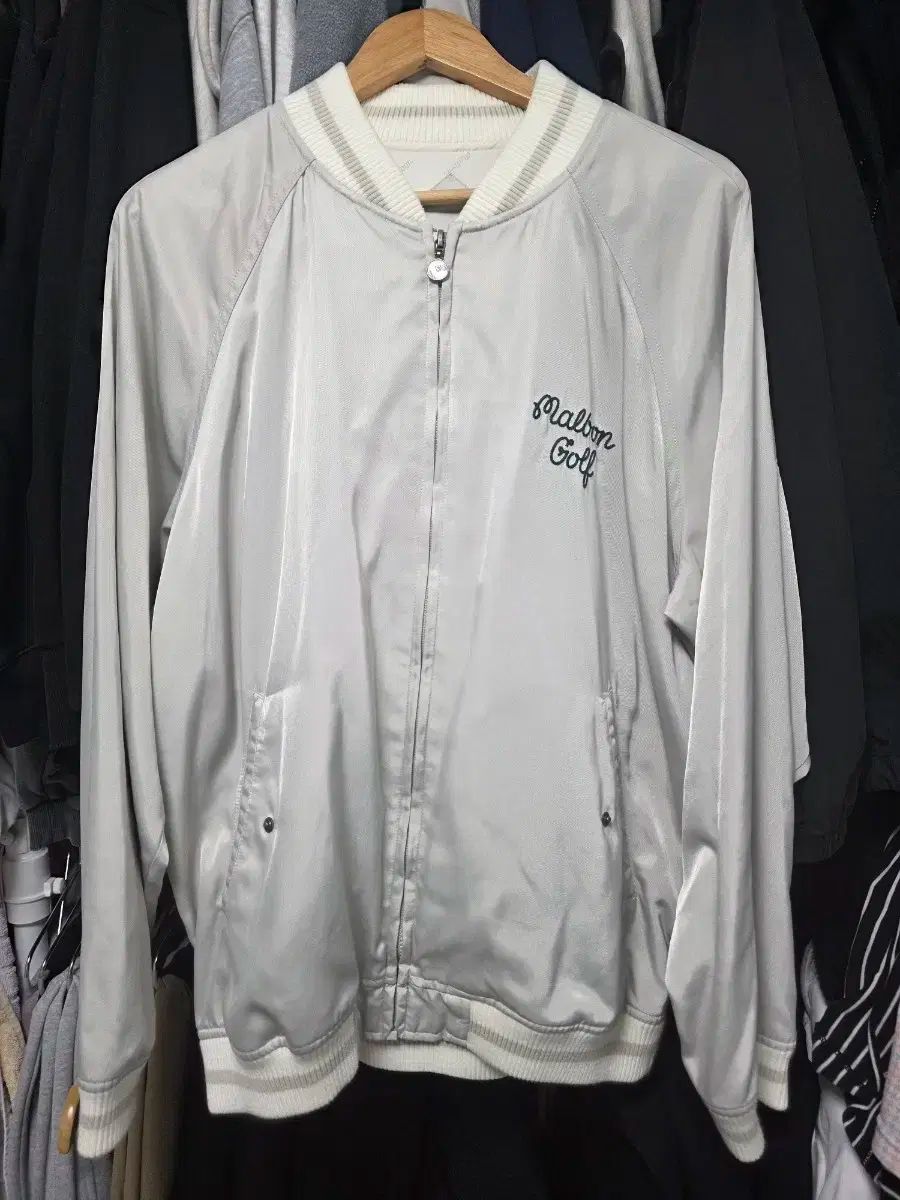 マルボンゴルフ スタジアム ジャケット アイボリー Lサイズ