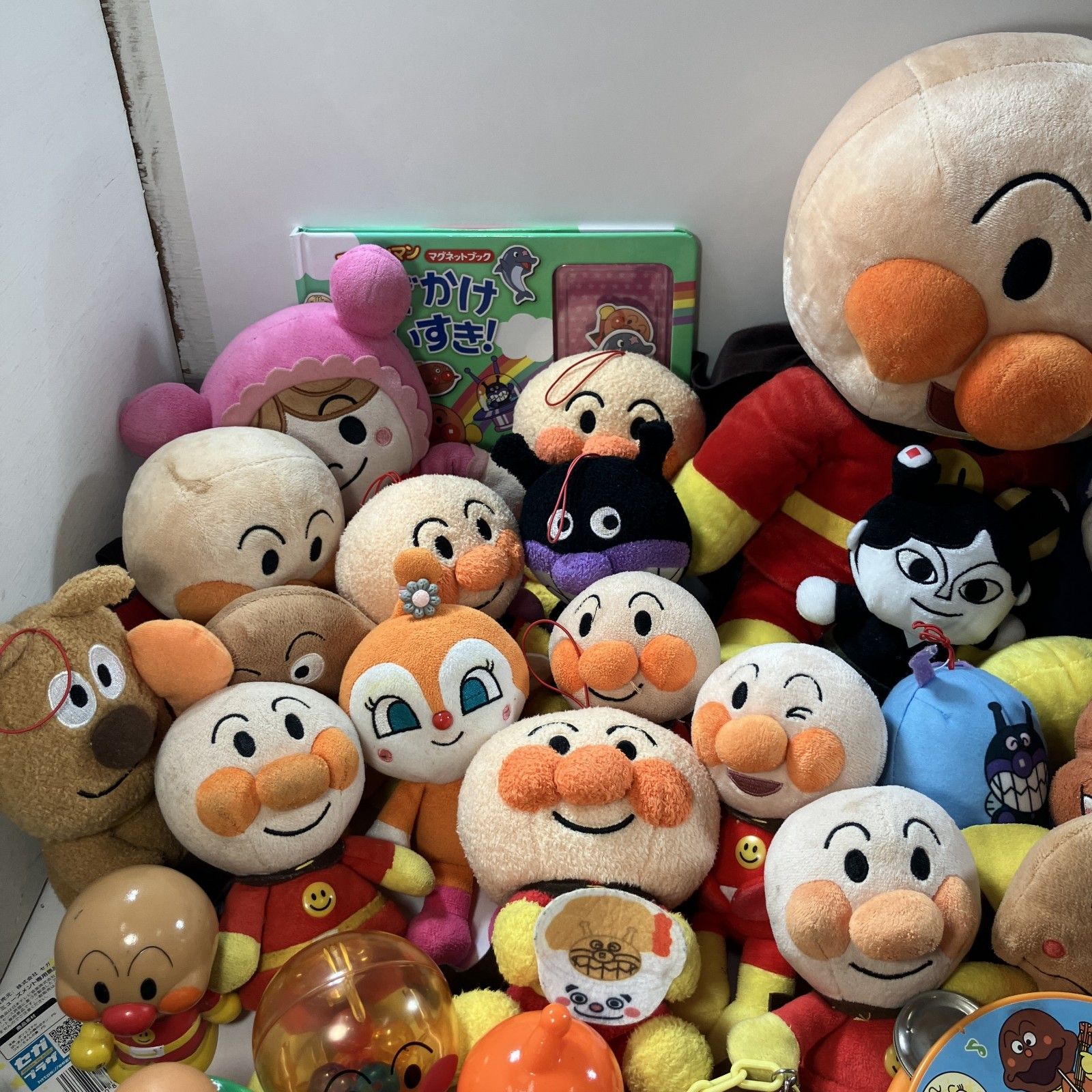 アンパンマン あんぱんまん ぬいぐるみ まとめ 小物 ばいきんまん こきんちゃん ドキンちゃん チーズ 等 11 2 kg