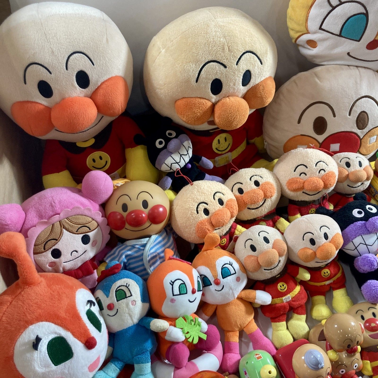 アンパンマン あんぱんまん ぬいぐるみ まとめ 小物 ばいきんまん こきんちゃん ドキンちゃん チーズ 等 9 5 kg