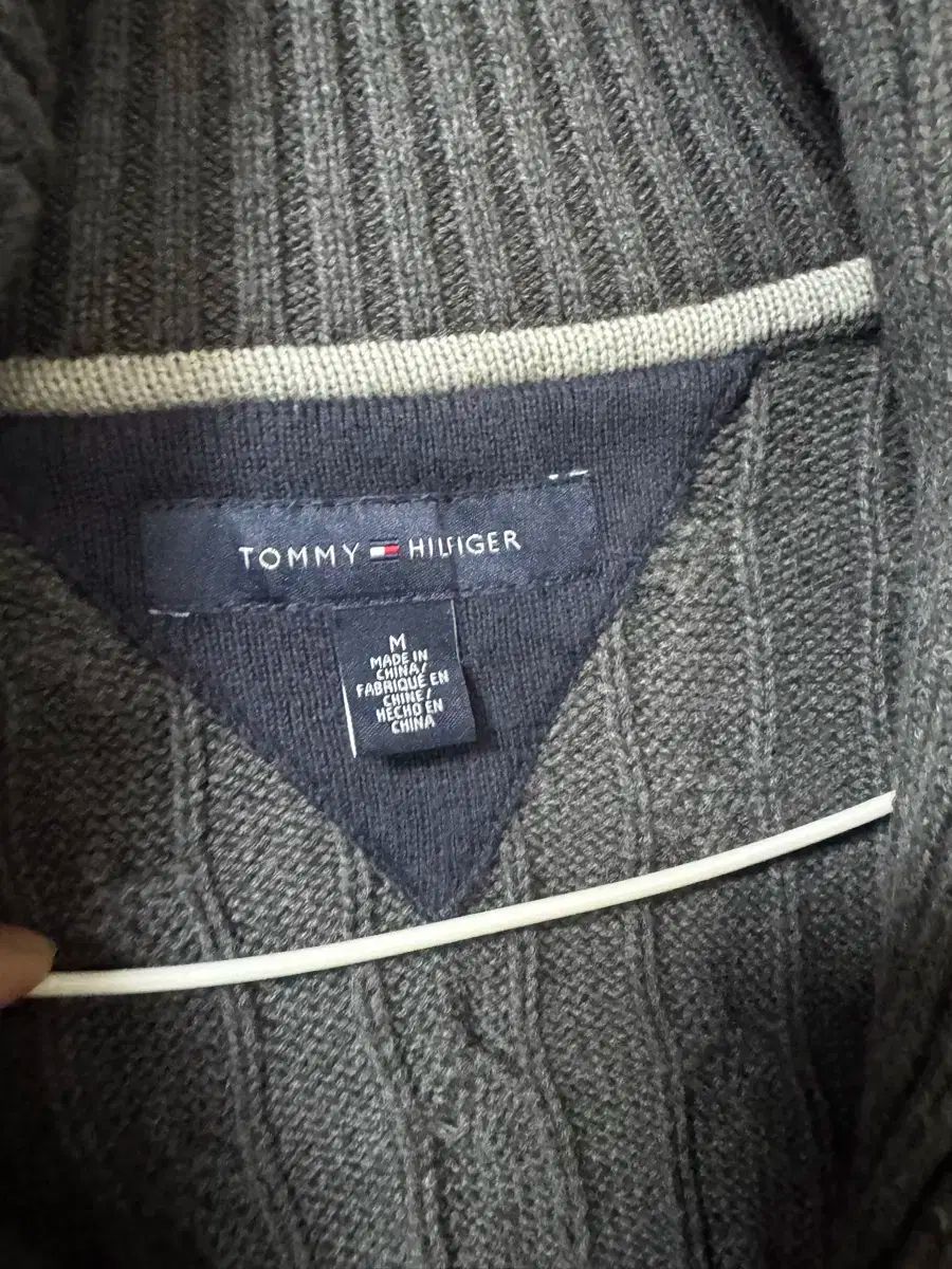 トミーヒルフィガー ニットカーディガン 95