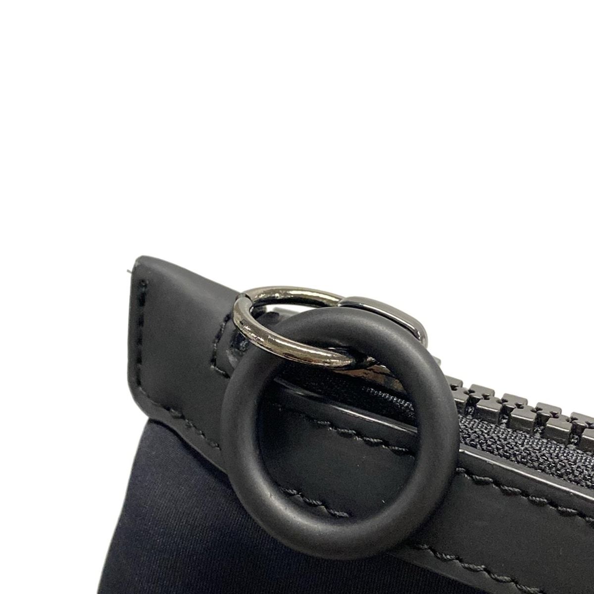 黒 ロゴプリント