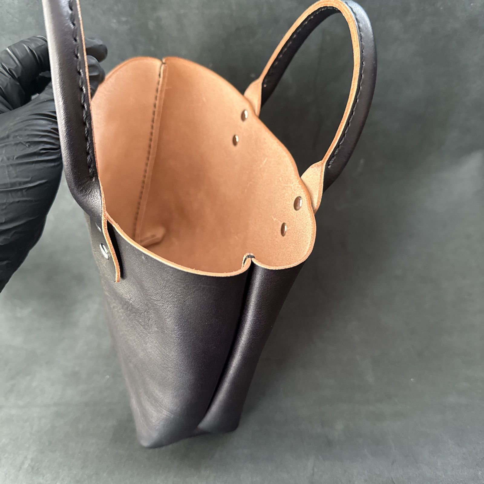 丘染ブラック 本革ミニトートバッグ 上品さと無骨さが共存する手縫いバッグ レザーバッグ 国産レザー コンパクトバッグ NEXPOTALLINN_EU