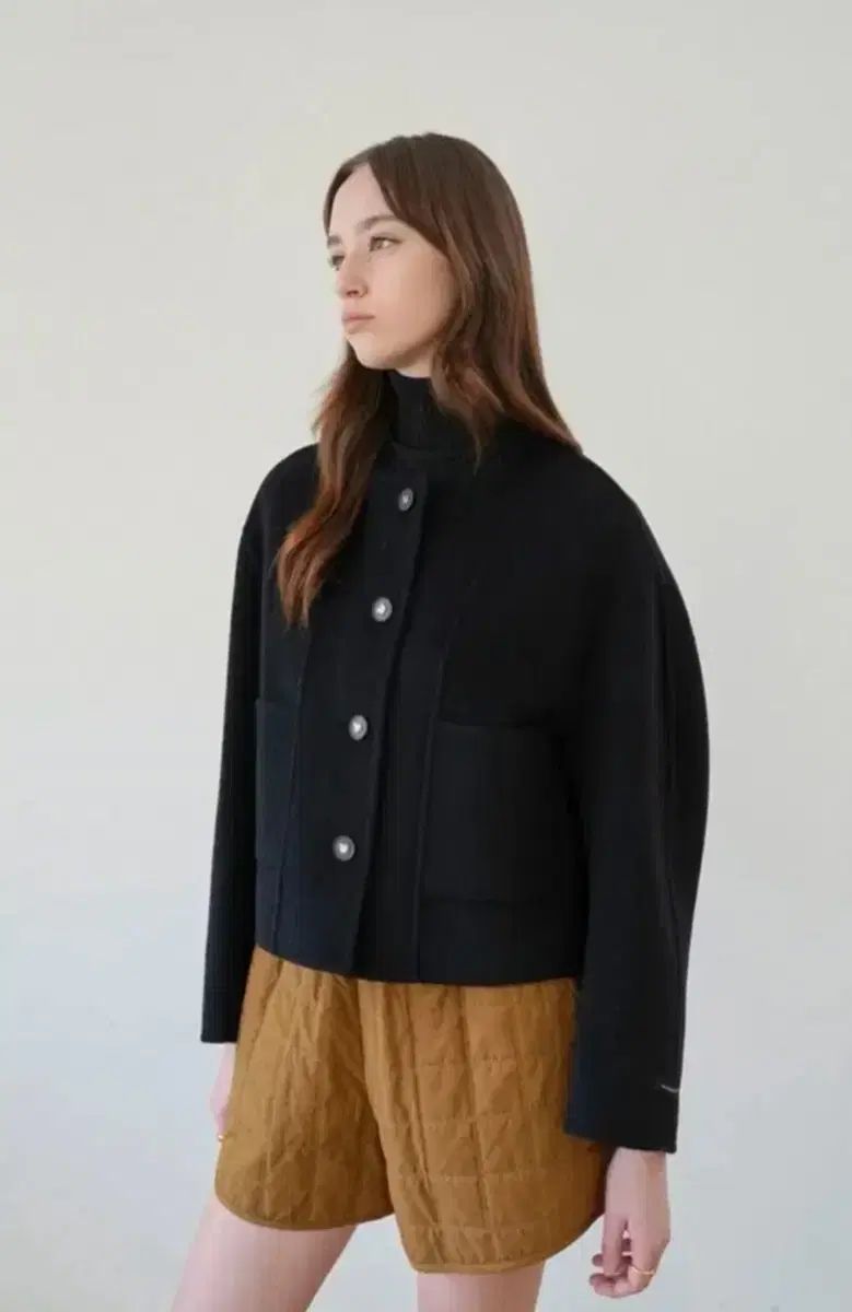 オンアンドオン ラウンドネック クロップド ジャケット