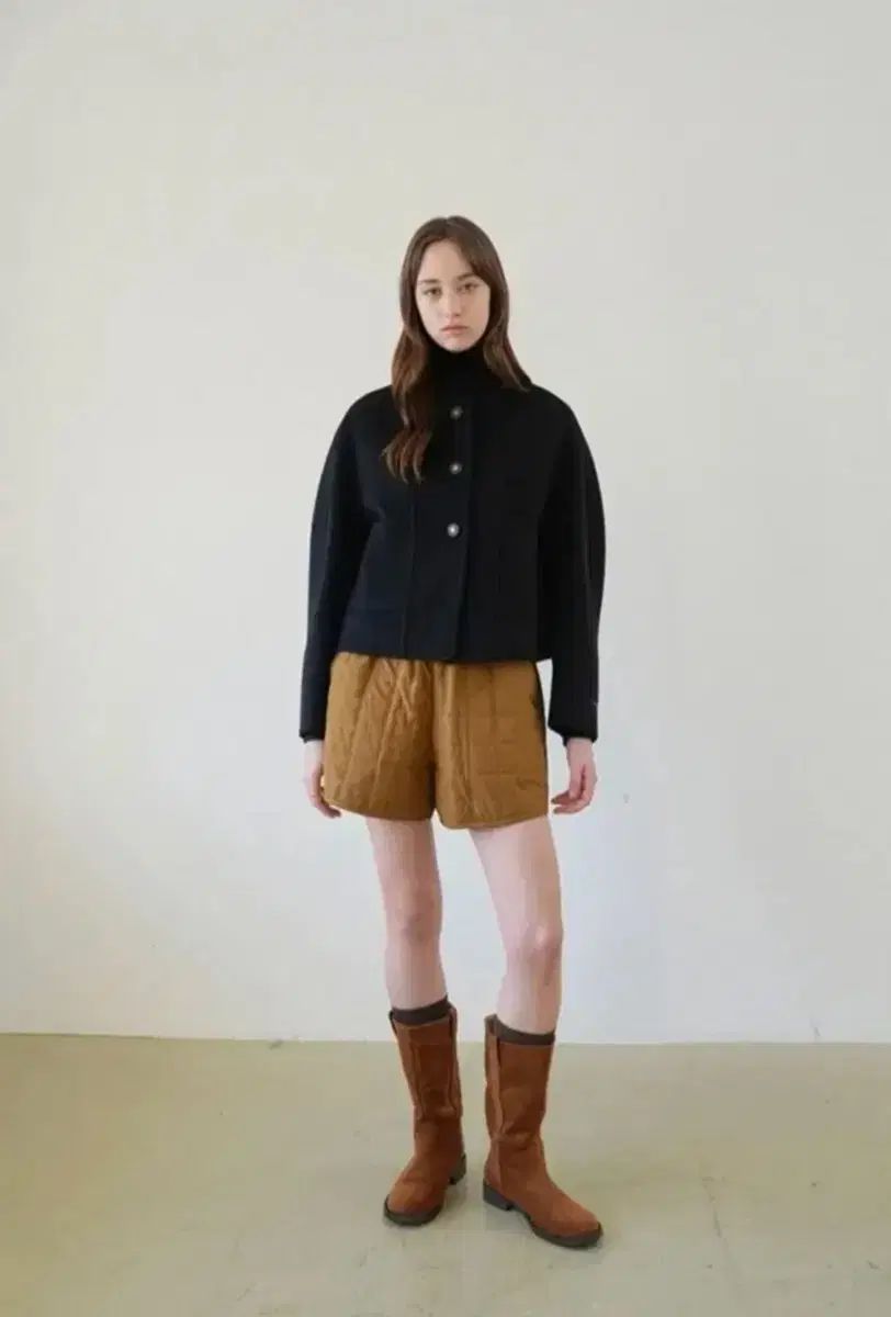 最新アイテムを多数掲載！ オンアンドオン ラウンドネック クロップド ジャケット