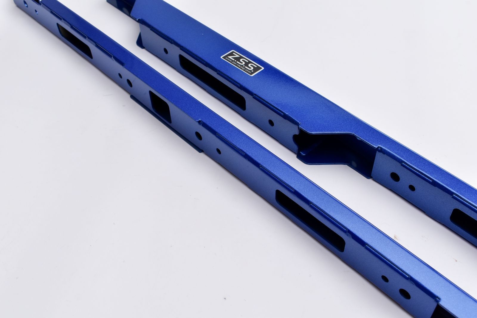 リアエンドブレース