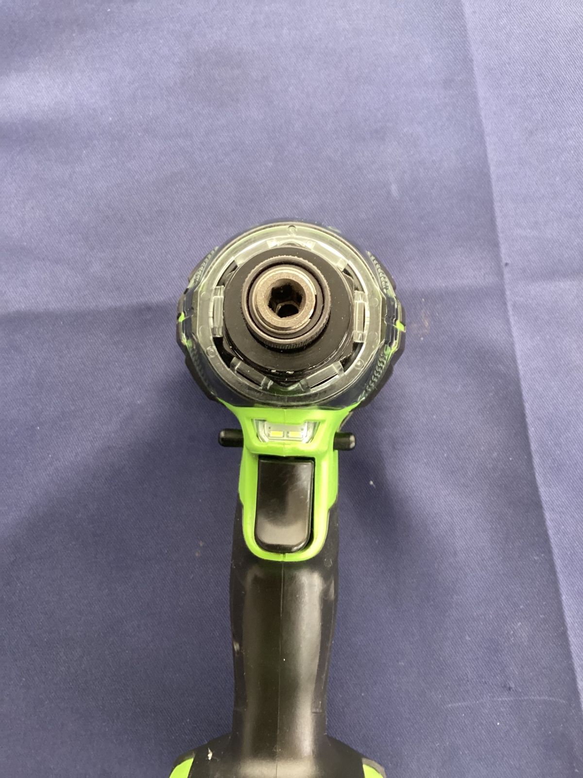 コードレスインパクトドライバー