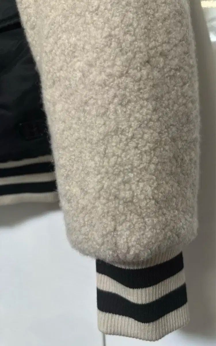 ヘジス ゴルフ ブラック アイボリー スタジアム キルティング アウター LLC-HASEGAWATOSO_COM