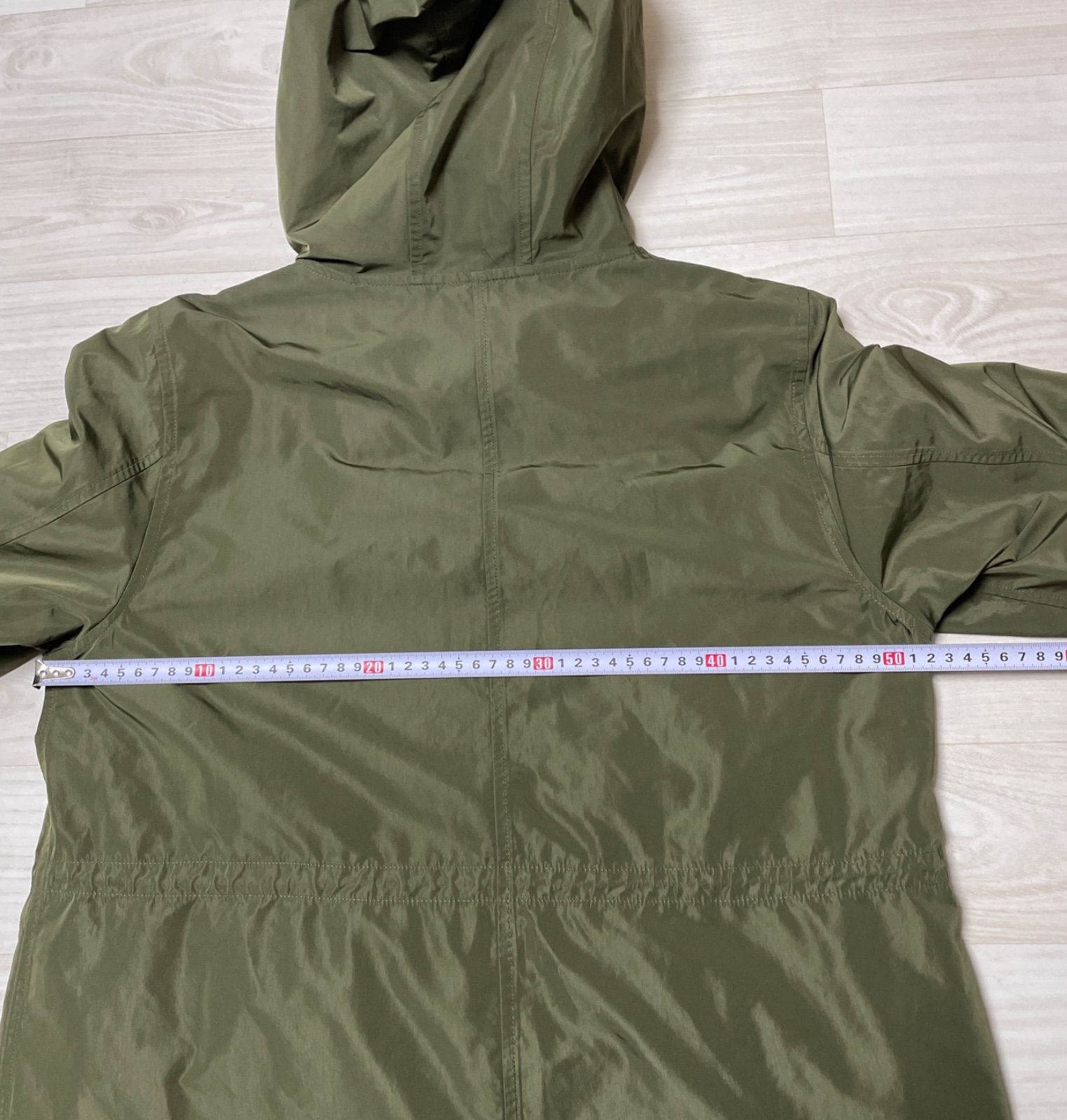 オリーブグリーン