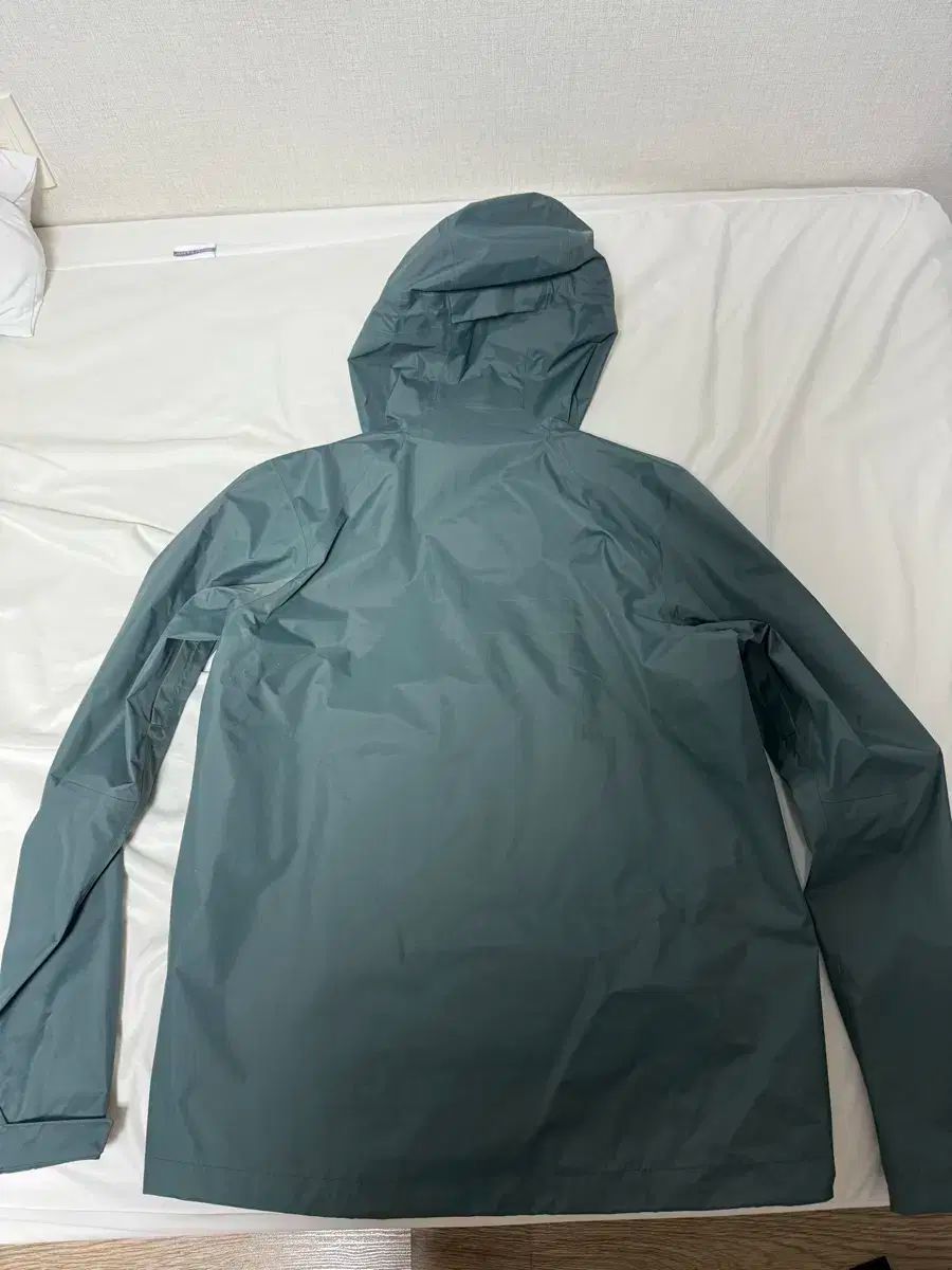 M パタゴニア トレントシェル 3 L ジャケット ヌーボーグリーン