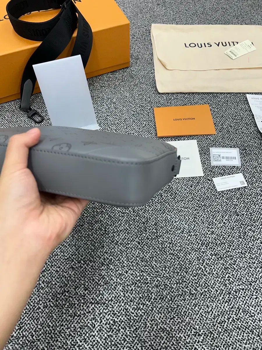 メッセンジャーバッグ シャドウ