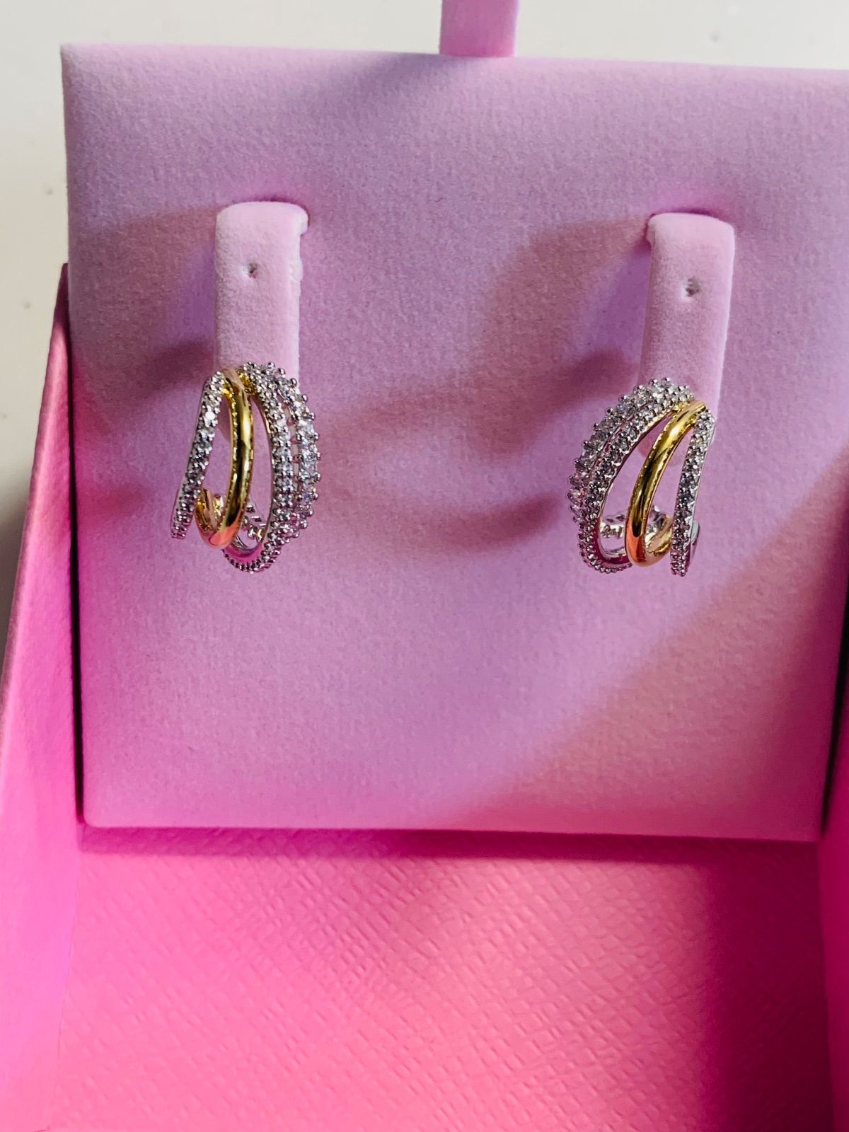 Hyperbolaピアス ミックスカット