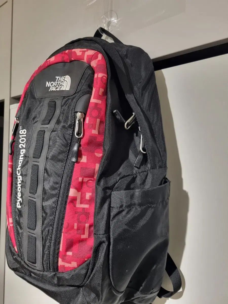 THE NORTH FACE ザノースフェイス 平昌 2018 バックパック ブラック レッド