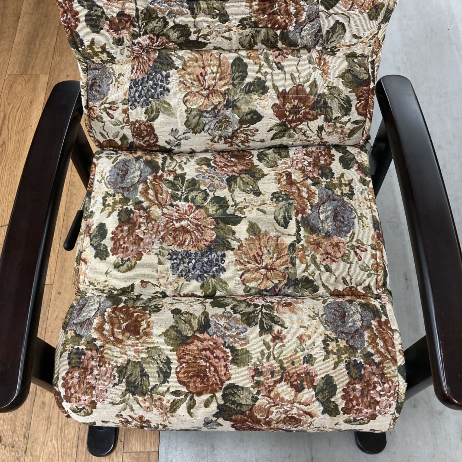 リクライニング高座椅子 肘掛け