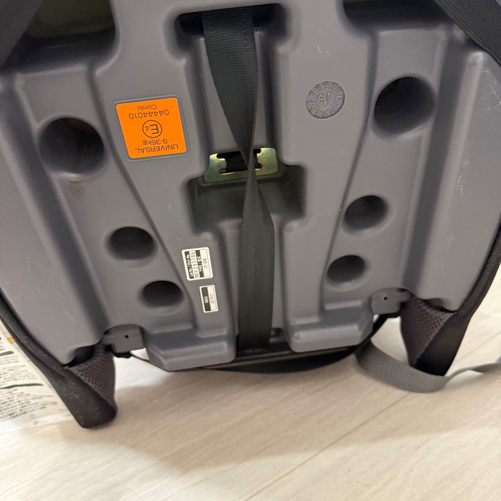  combi コンビ ジョイトリップ エアスルーGC GF 黒白 車用チャイルドシート チャイルドシート