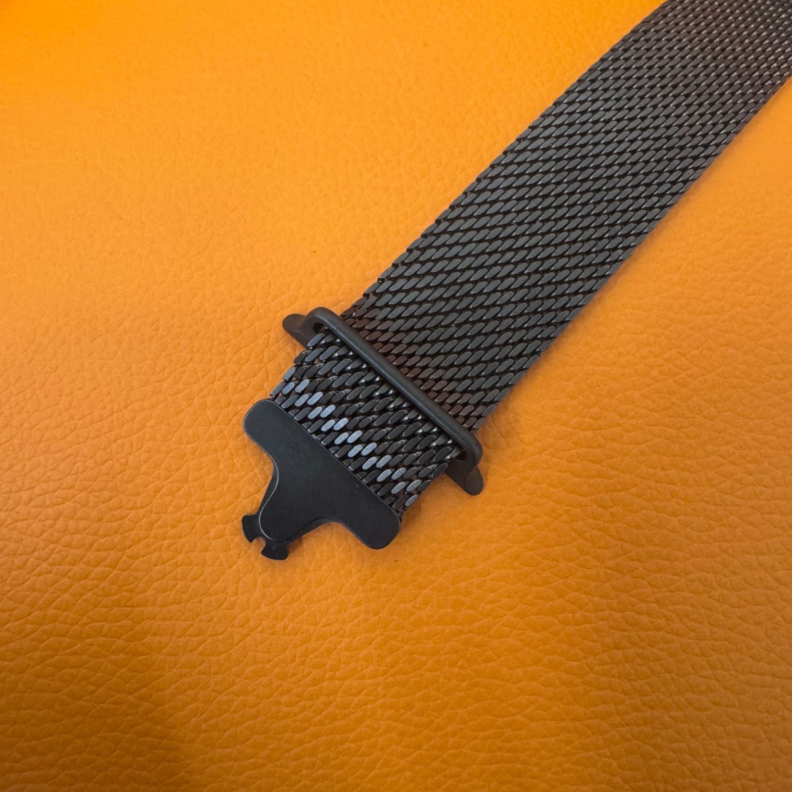 Apple Watch 49mmケース用ブラックチタニウムミラネーゼループ M WWW_OPDRERGINERDOGAN_COM