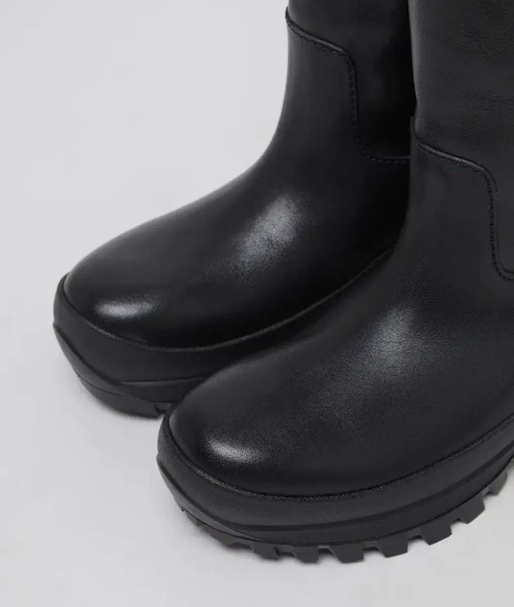 リボン빛 ビブラムブーツ