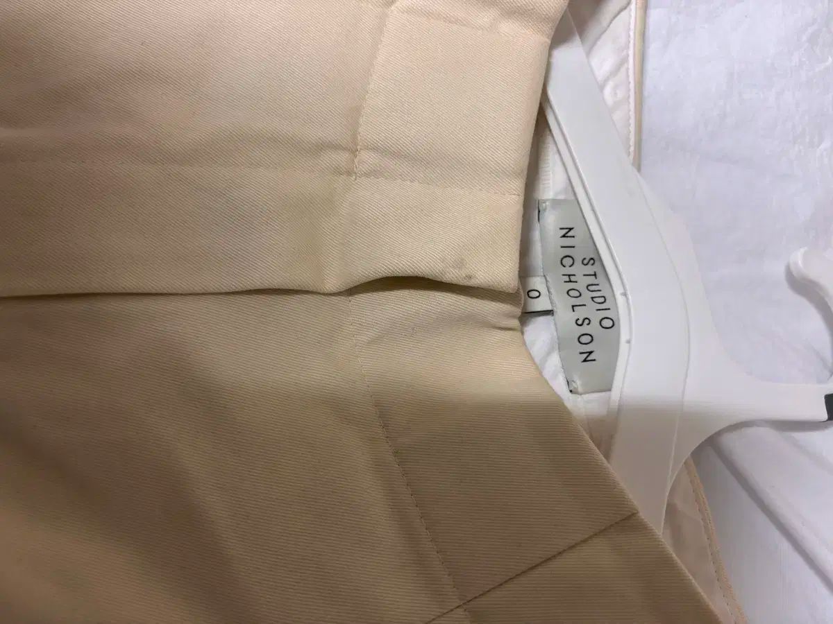 スタジオニコルソン ドル ドーニパンツ クリーム DECORATOM_COM_BR