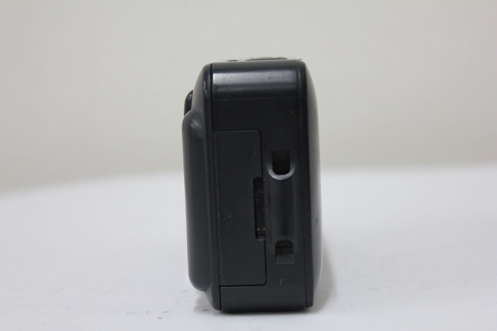 コンパクトカメラ e