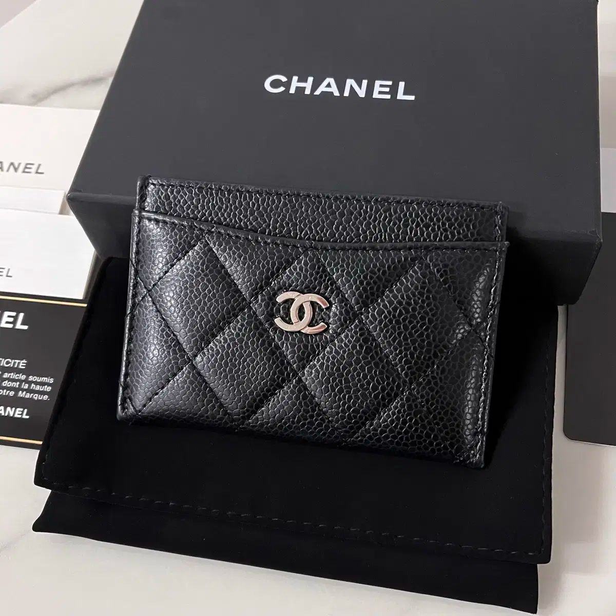 S級 CHANEL Classic グレインド シルバーメタルロゴ カードウォレット