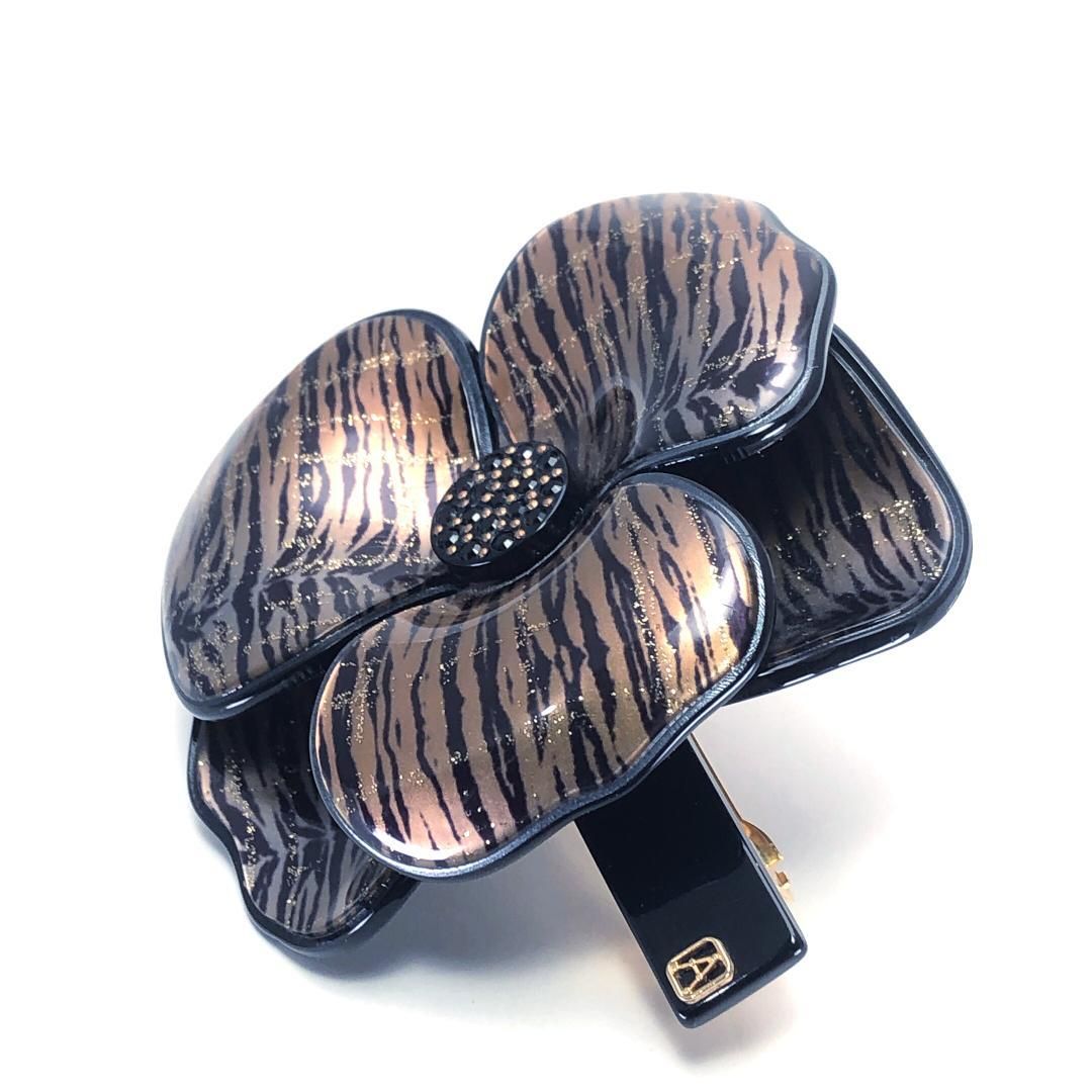 2025秋の新作入荷。 ALEXANDRE DE PARIS アレクサンドルドゥパリ カメリア バレッタ ゼブラ柄 アセテート ブラック ゴールド
