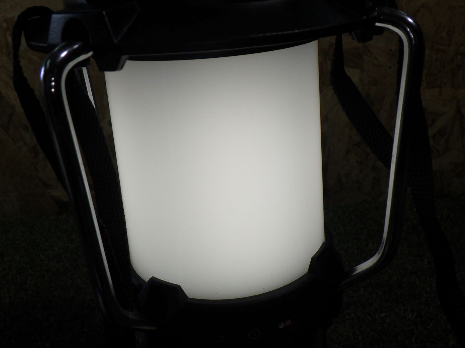 建設現場やアウトドアなどに マキタ Makita 充電式ランタン付ラジオ オリーブ 40Vmax バッテリ 充電器別売 MR008GZO 品