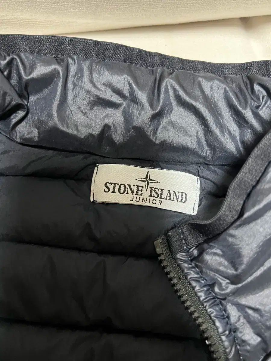 ストーンアイランド ダウン ベスト ブラック 10歳