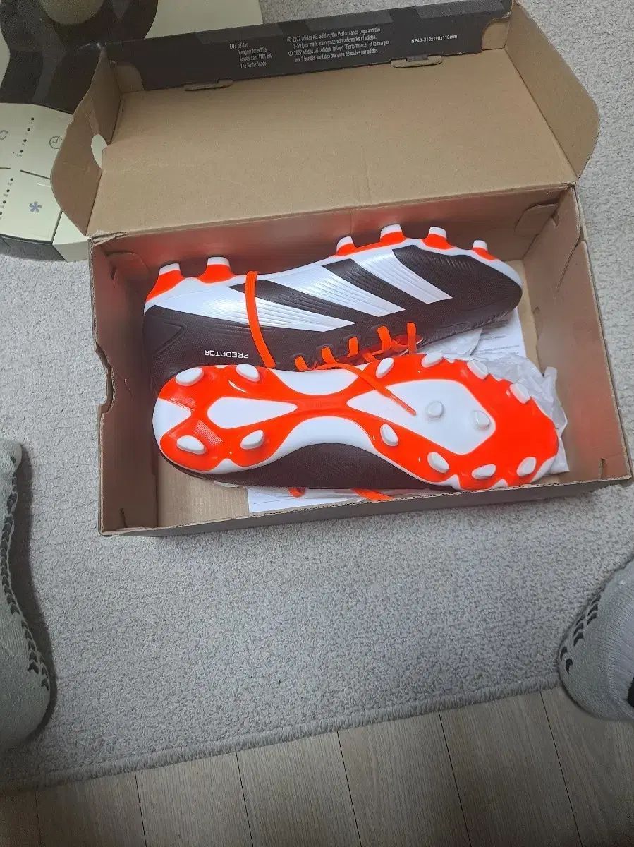 アディダス プレデター サッカーシューズ オレンジ 白