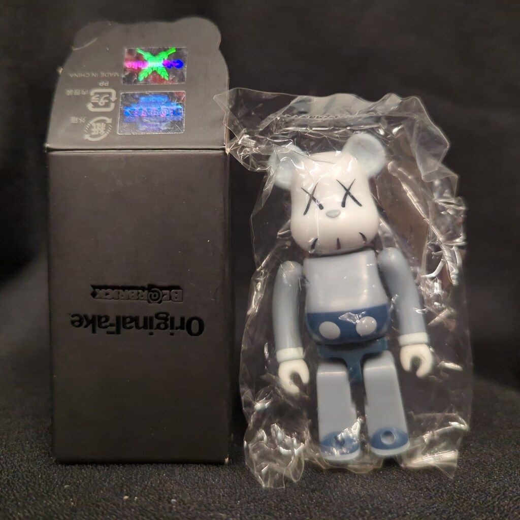 ORIGINALFAKE BE RBRICK KAWS OriginalFake