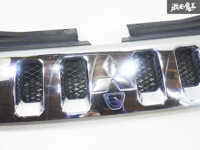 【新品未使用】三菱 デリカ ラジエーターグリル フロントグリル 純正部品 三菱 デリカD5 純正 フロントグリル ラジエーターグリル カメラ穴無