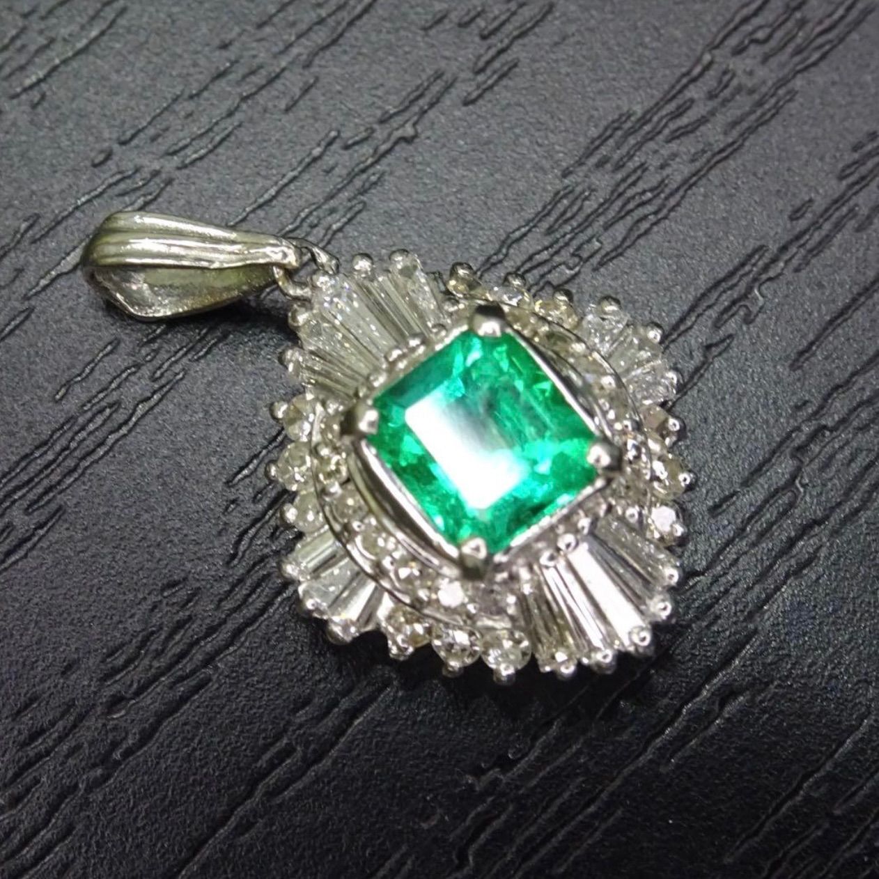 プラチナ pt900 天然エメラルド0.47ct 天然ダイヤモンド0.40ct 