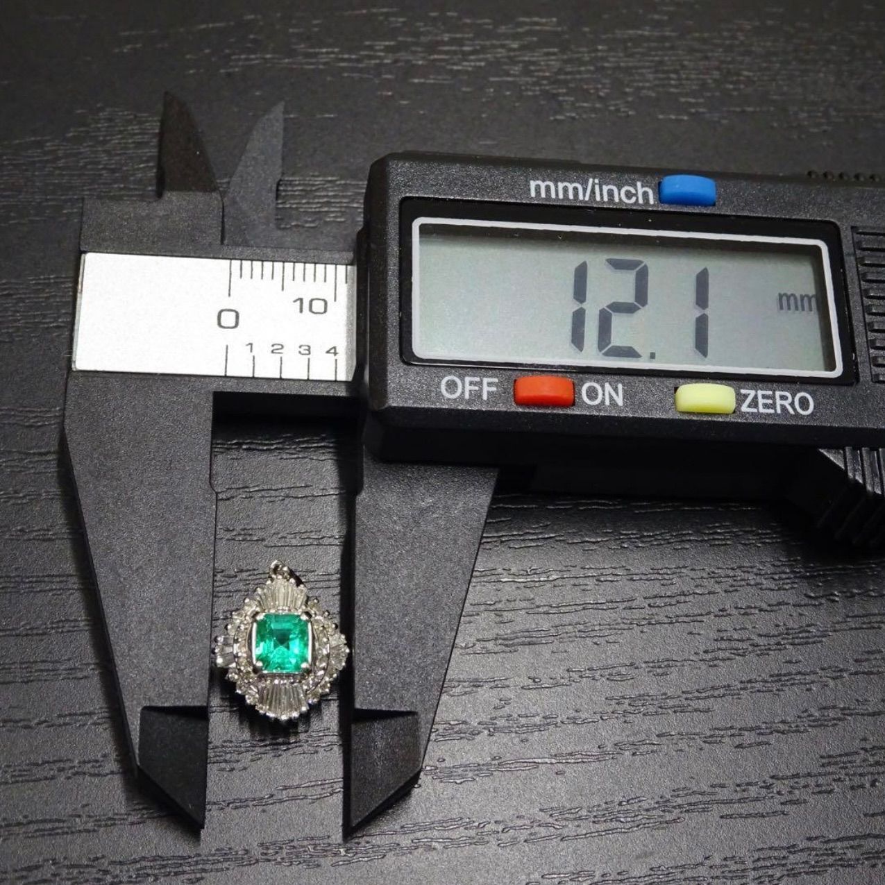 プラチナ pt900 天然エメラルド0.47ct 天然ダイヤモンド0.40ct 