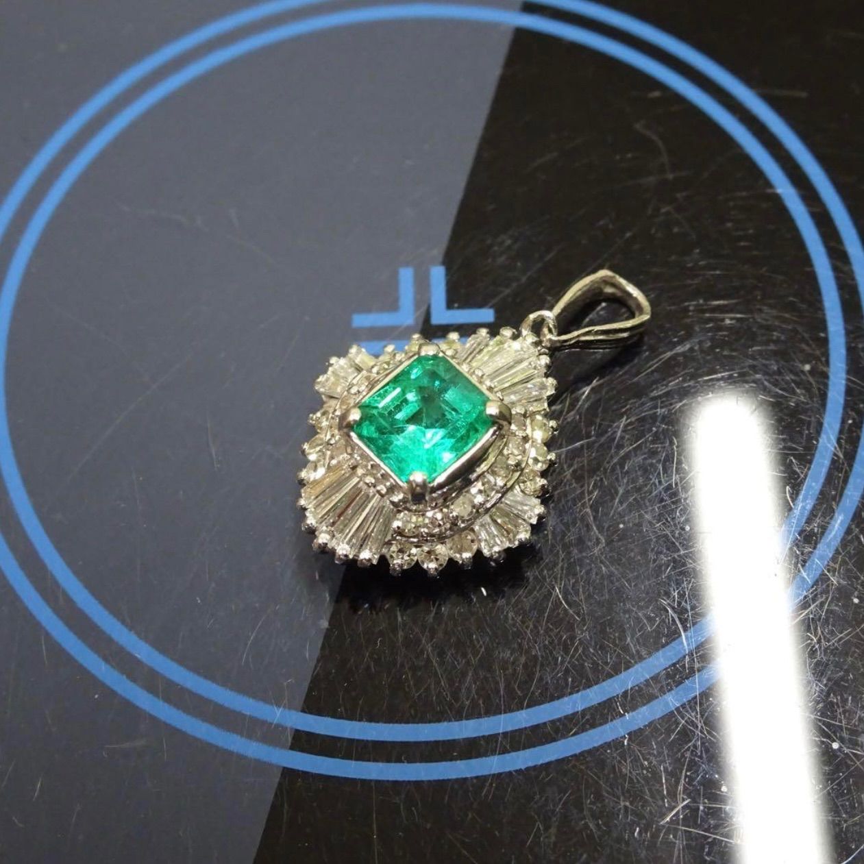 プラチナ pt900 天然エメラルド0.47ct 天然ダイヤモンド0.40ct