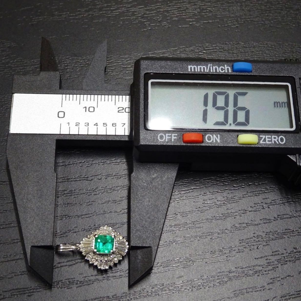 プラチナ pt900 天然エメラルド0.47ct 天然ダイヤモンド0.40ct