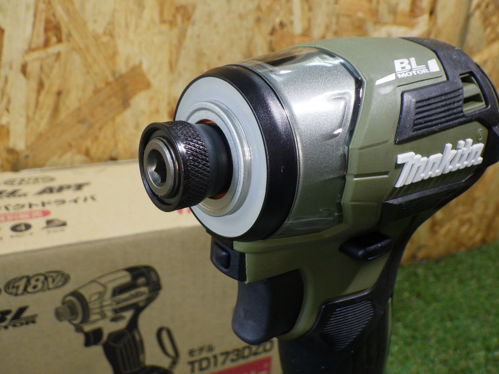 オリーブ マキタ 18V 充電式インパクトドライバ TD173DZO オリーブ色 本体のみ バッテリ 充電器 別売