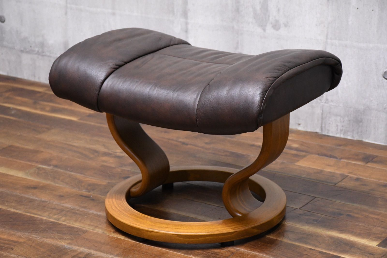 EAK43 エコーネス EKORNES レノ オットマン ストレスレス レザー|本革張り スツール 北欧モダン ノルウェー 角度調節機能付き 足置き 椅子