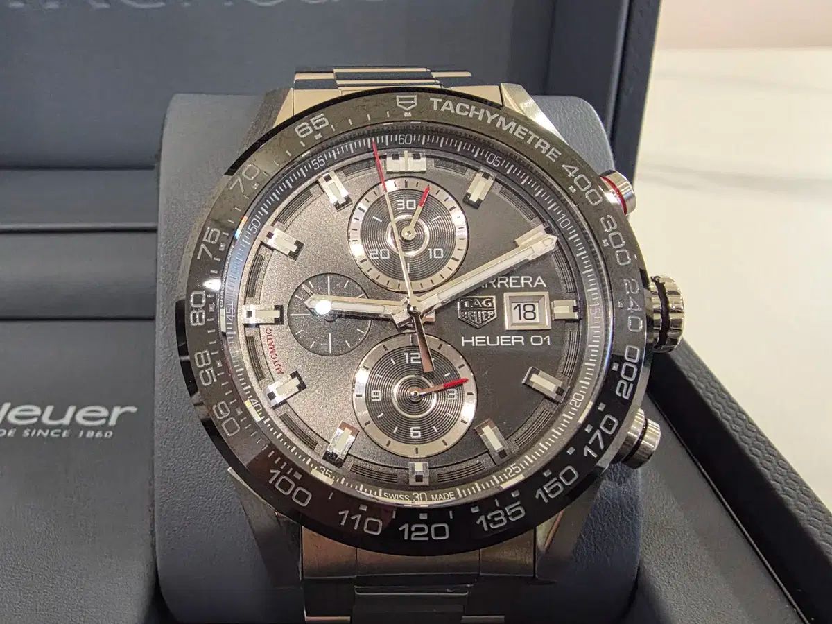 TAG Heuer タグ ホイヤー ホイヤー01 ノンスケルトン CAR201W クロノグラフ 並行商品