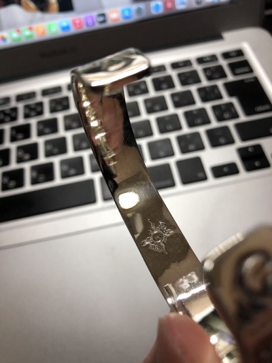 福岡 FIRST ARROW S ファーストアローズ K 18付 平打12 mmカラ草彫り バングル ブレスレット シルバー950 BR-026 FK