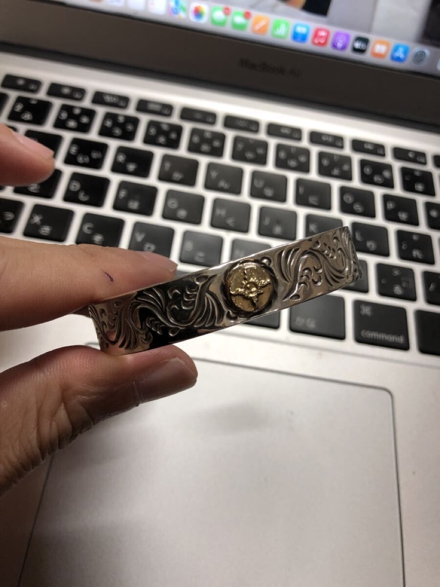 福岡 FIRST ARROW S ファーストアローズ K18付 平打12mmカラ草彫り バングル ブレスレット シルバー950 BR-026 FK