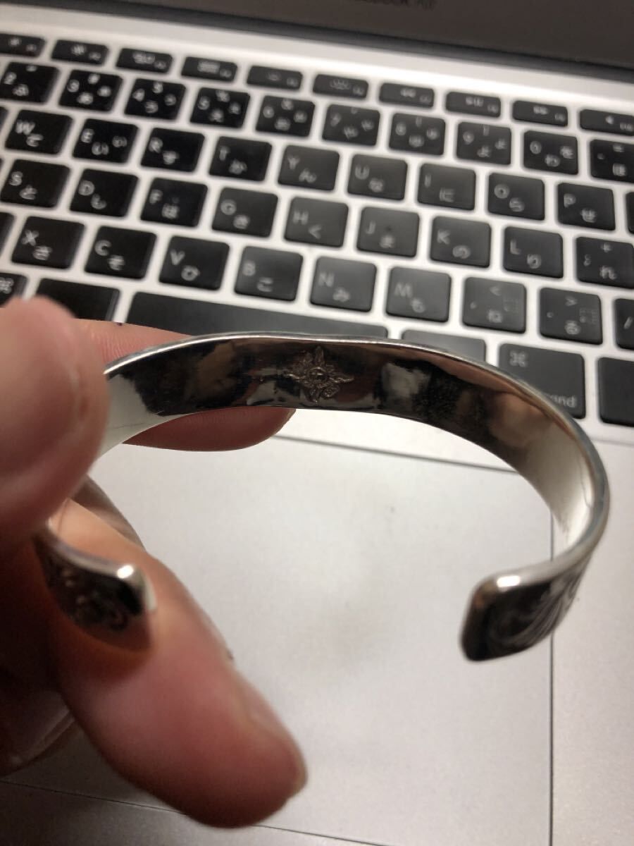 福岡 FIRST ARROW S ファーストアローズ K 18付 平打12 mmカラ草彫り バングル ブレスレット シルバー950 BR-026 FK