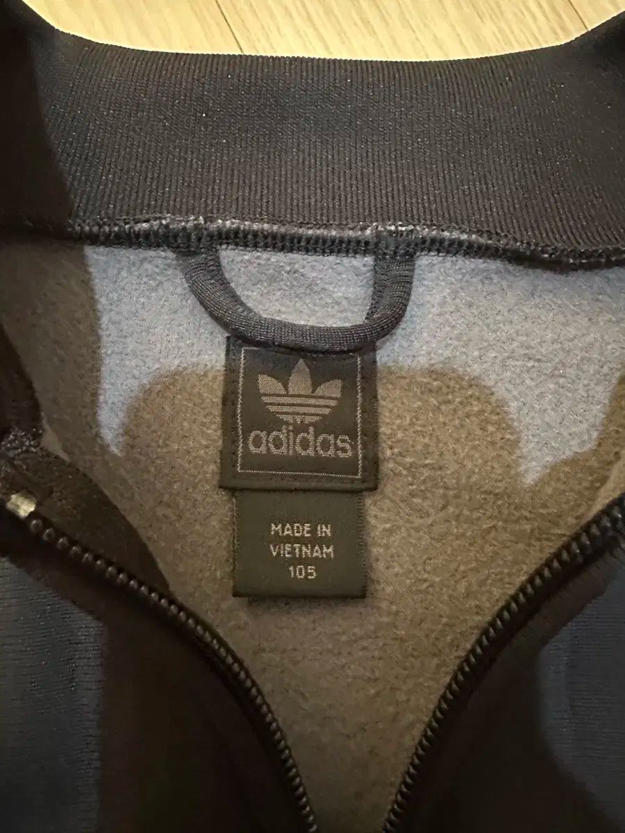 アディダス ヨーロッパ トラックジャージ ジャージ 黒金 105