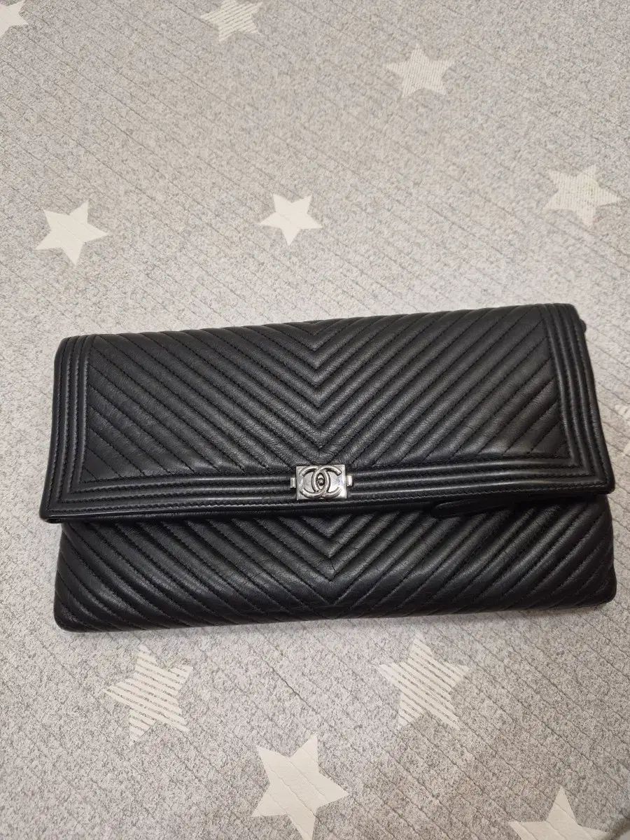 CHANEL フォールディングクラッチバッグ シェブロン ブラック