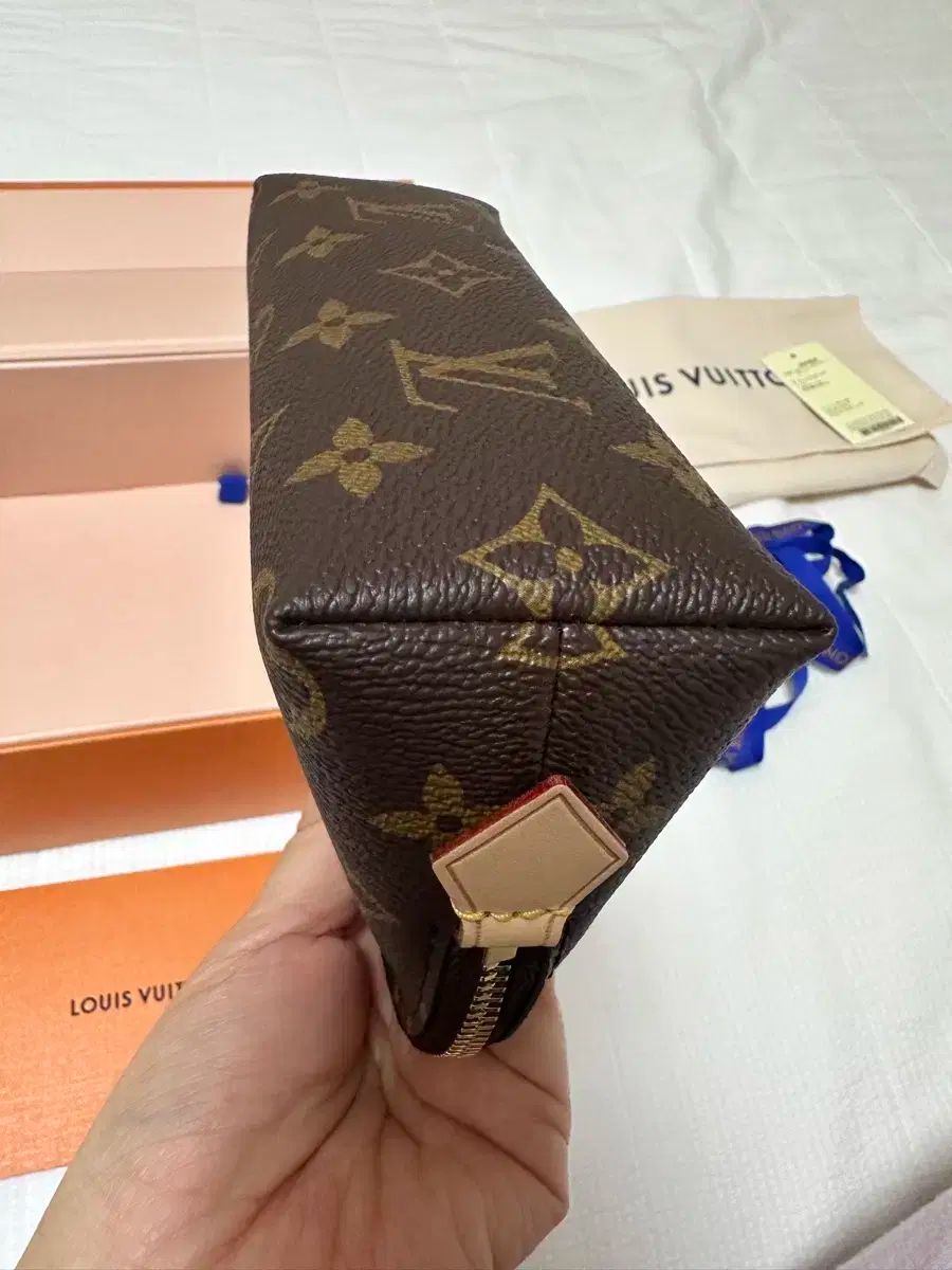 ポシェット・コスメティック PM モノグラム｜ルイ・ヴィトン 公式