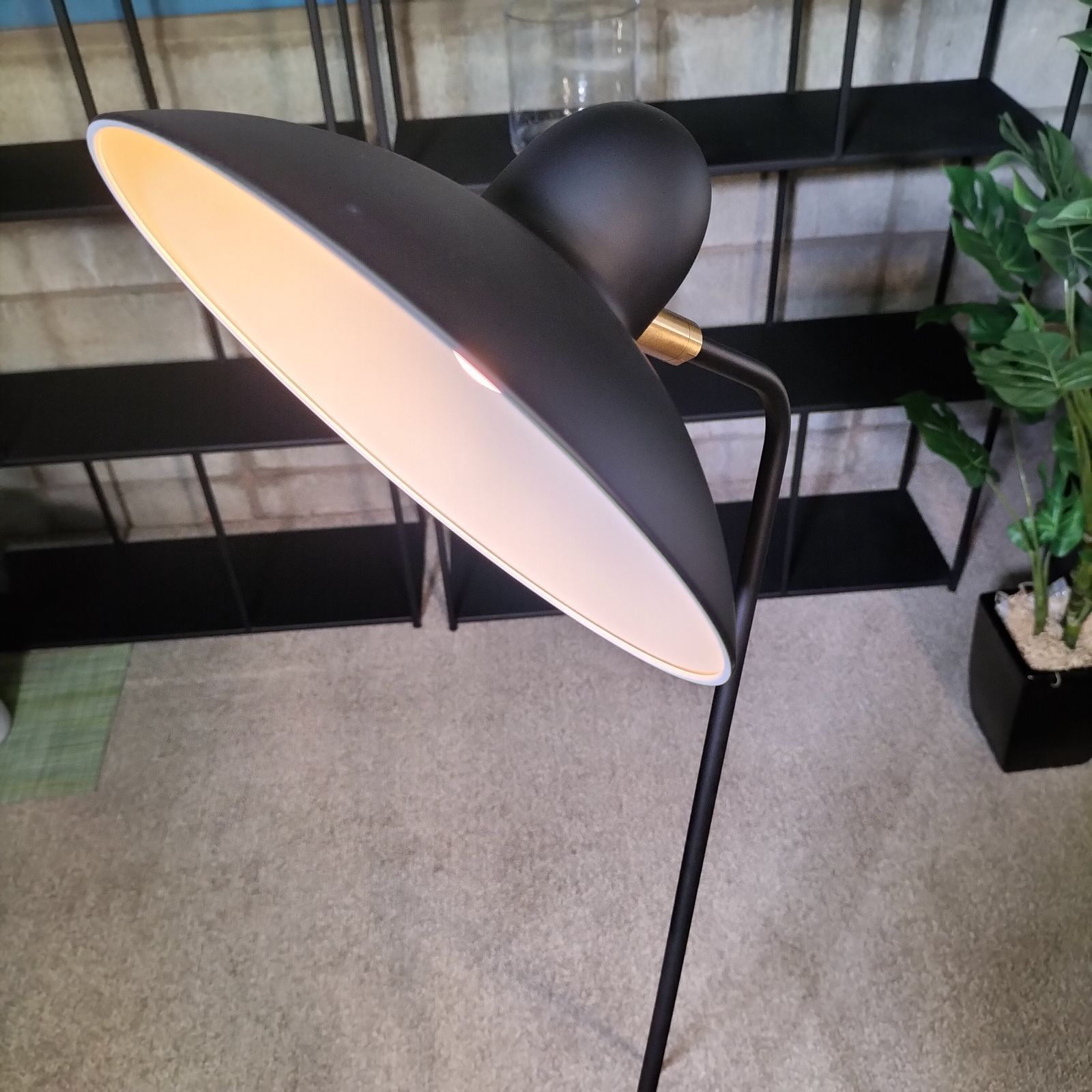 フロアランプ ブラック