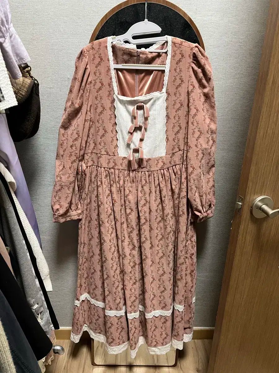 2209様感謝‼️節目にJAPAN GOLDすすき天然木朱色沈金御膳 5客 2209様