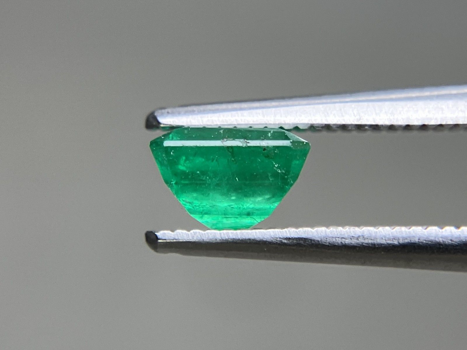 中央宝石ソーティング付き 6.14㎜×6.03㎜×4.07㎜