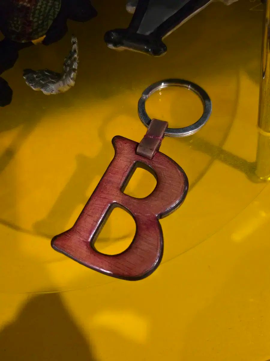 ウッド イニシャル B ベルルッティ キーホルダー